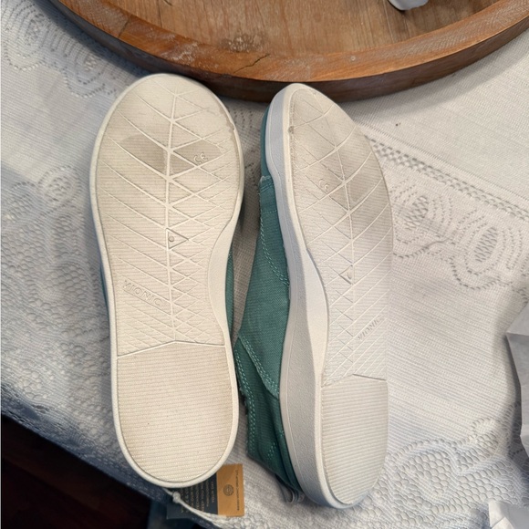 Vionic Beach Pismo sneakers, NWT - Picture 6 of 9